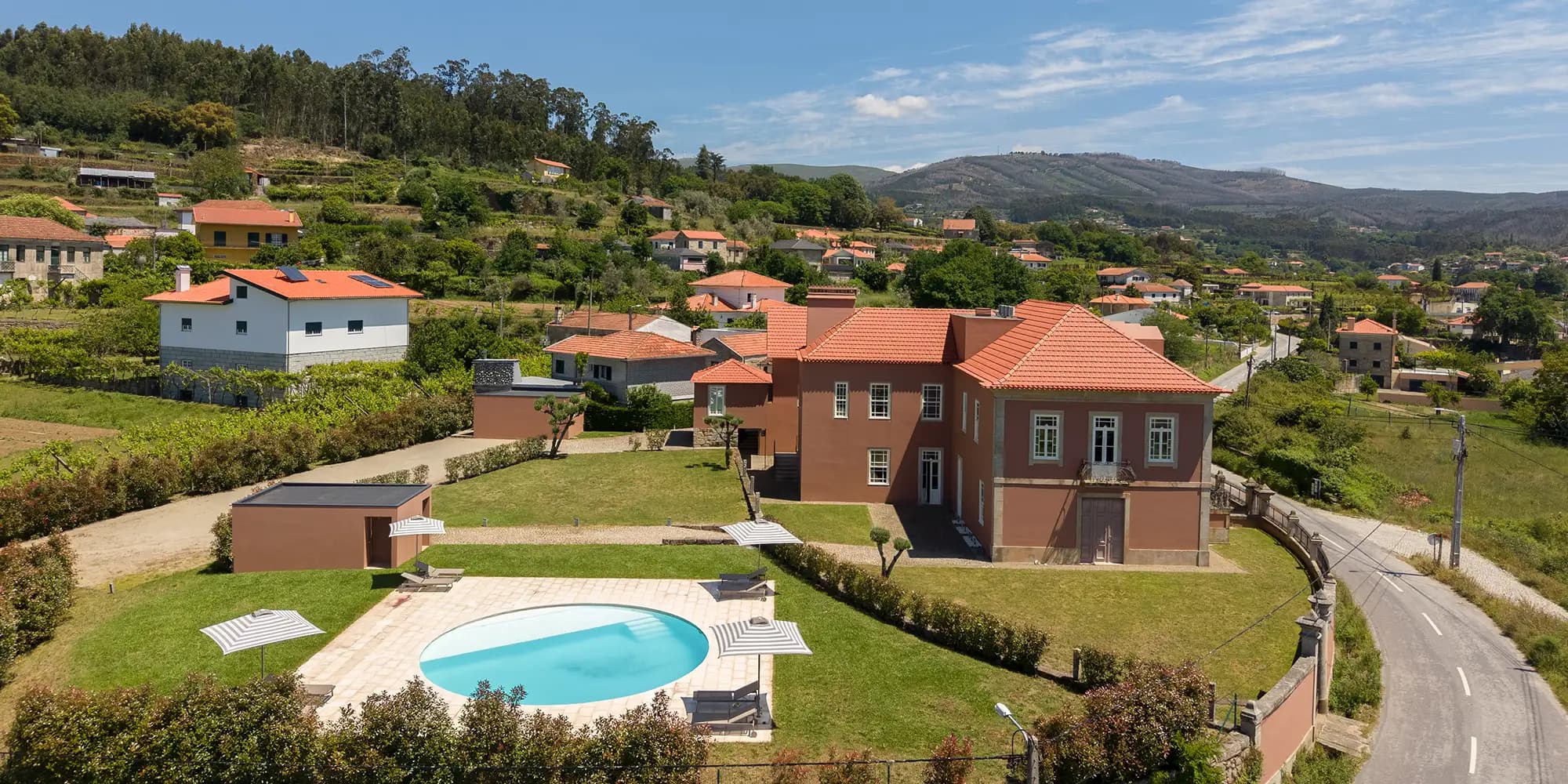 Vista aérea da propriedade Noronha Lima Boutique Hotel em Arouca